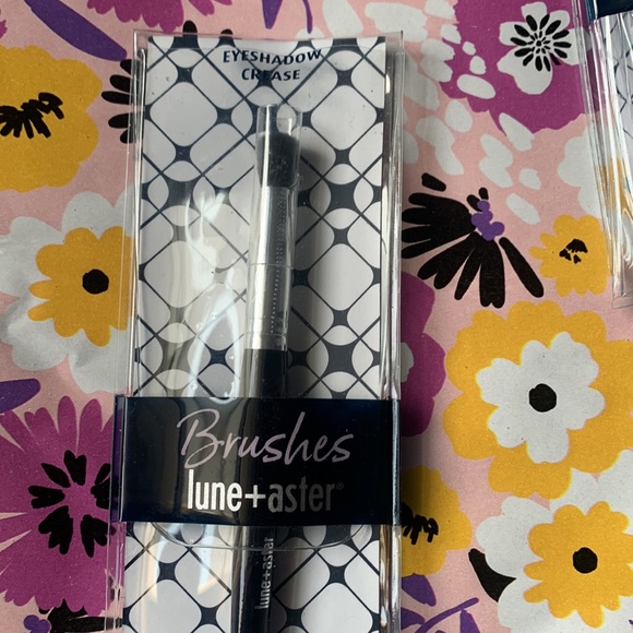 Brushes - Picture 2 of 5